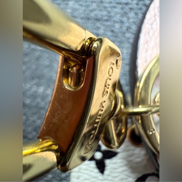 Louis Vuitton Limited edition bag charm key ring - Picture 4 of 5